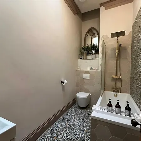 The Half Angel At The Bank Of England Apartment