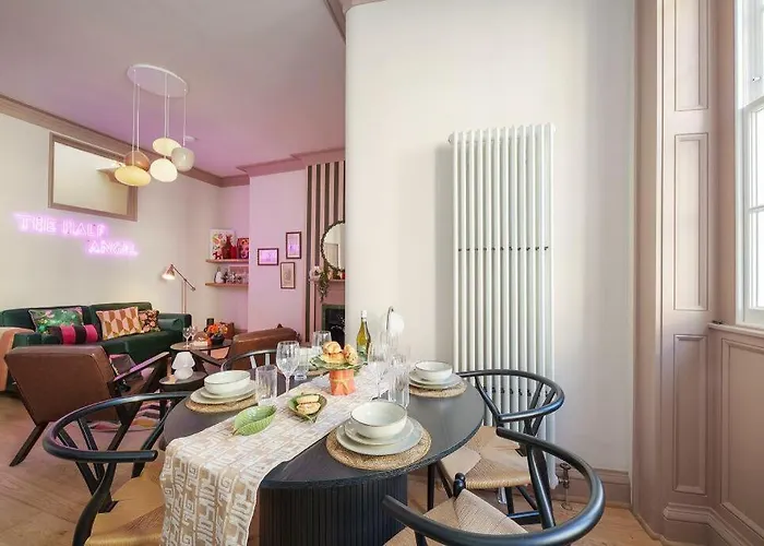 The Half Angel At The Bank Of England