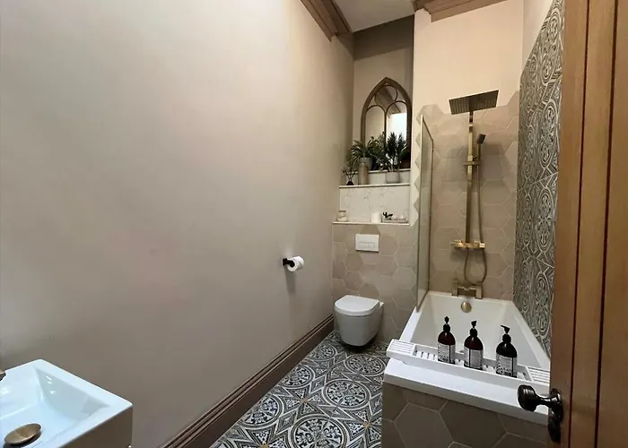 The Half Angel At The Bank Of England Apartment