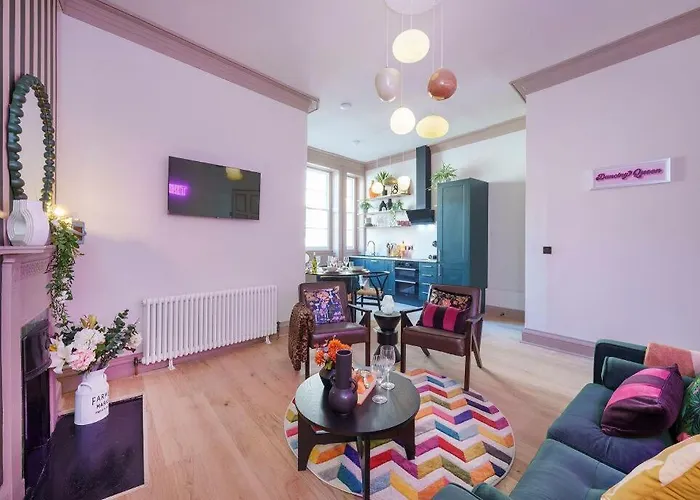 The Half Angel At The Bank Of England Бристоль